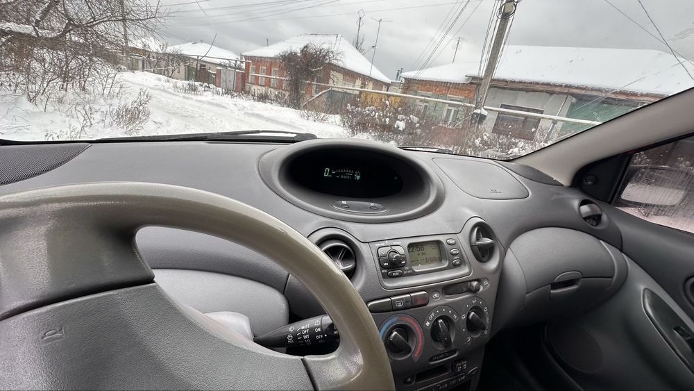Toyota Yaris 1л