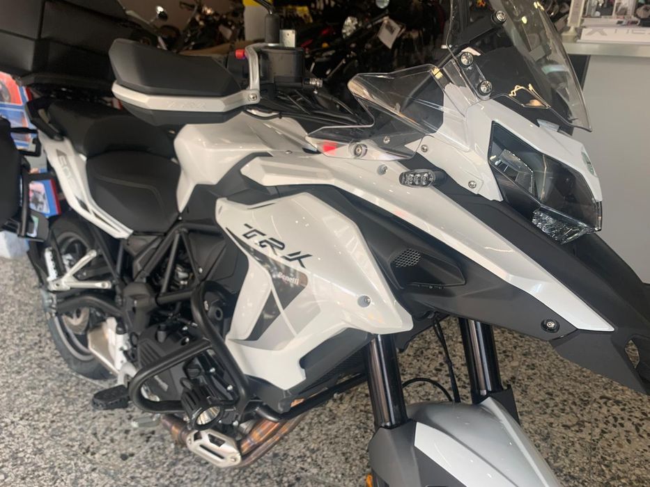 Benelli TRK 502 de 2022 optimo Estado, Kit Malas, Farois Auxiliares
