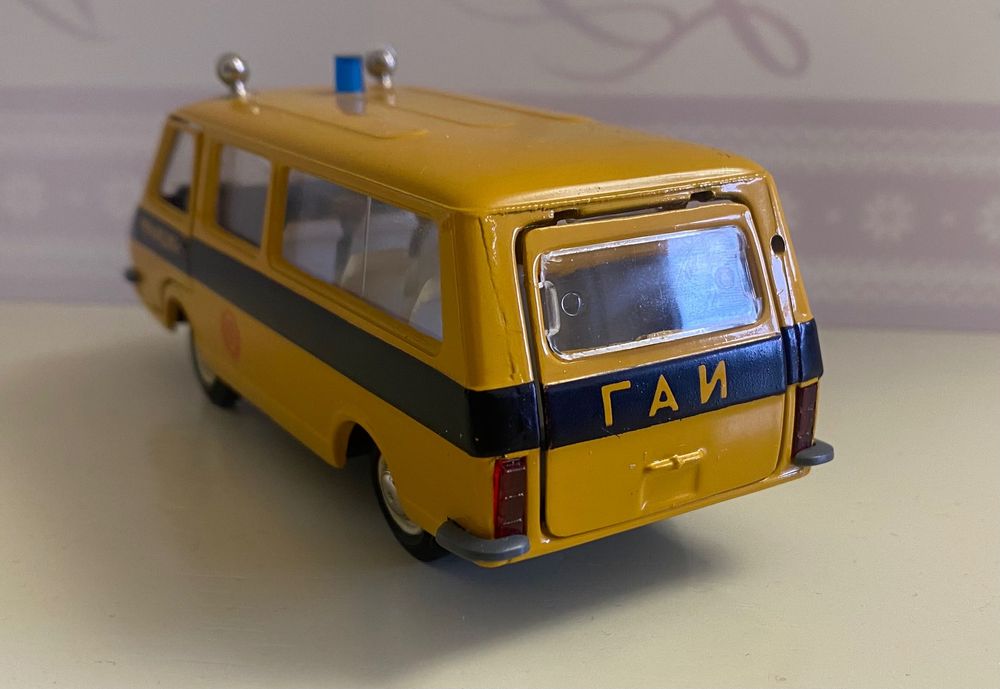 Машинка РАФ 2203 «милиция» 1:43