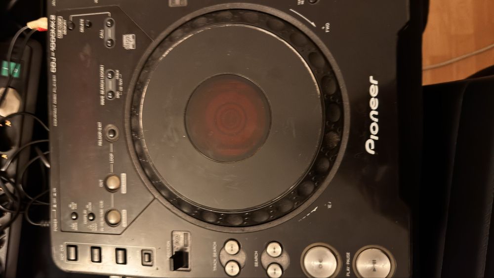 2 CDJ’s Pioneer 1000