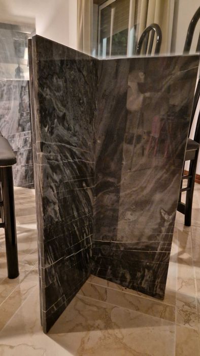 Mesa de vidro e cadeiras