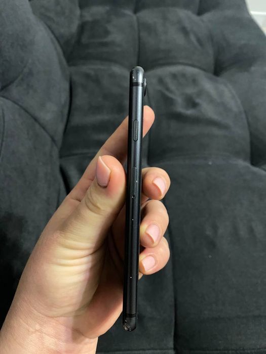 Продам два айфони 10/8 , робочі !є момєнти !