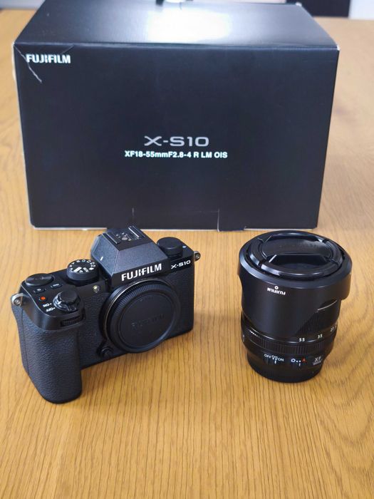 Câmara mirrorless Fujifilm X-S10 com IBIS + objetiva Fujinon 18-55mm OIS