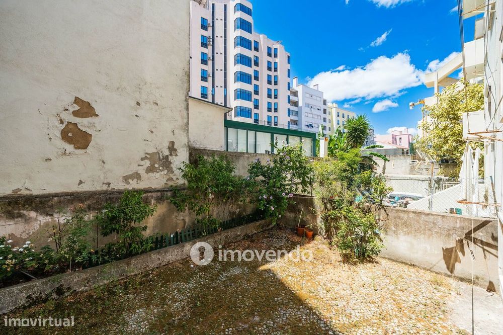 Apartamento T1 remodelado e com cozinha equipada, em Entrecampos