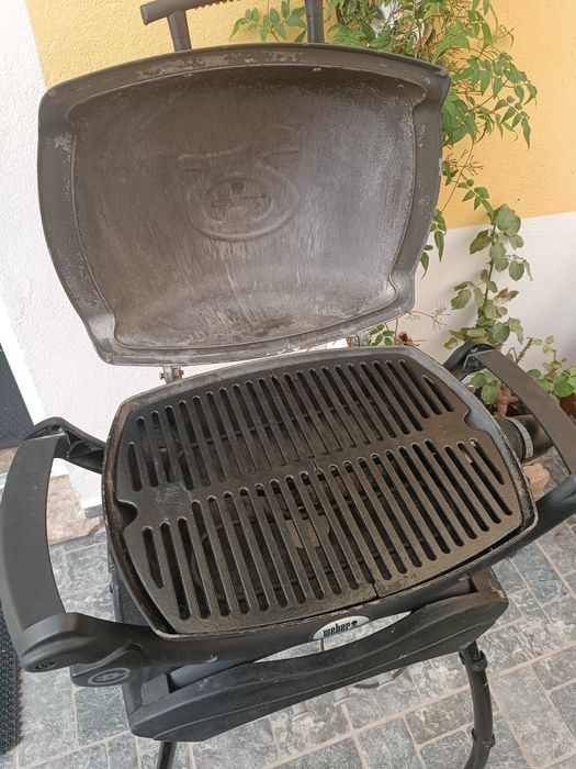 Grelhador elétrico Weber Q 1400 com pouco uso