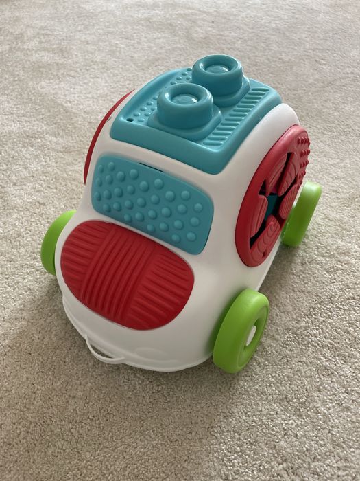 Samochodzik Clemmy z klockami