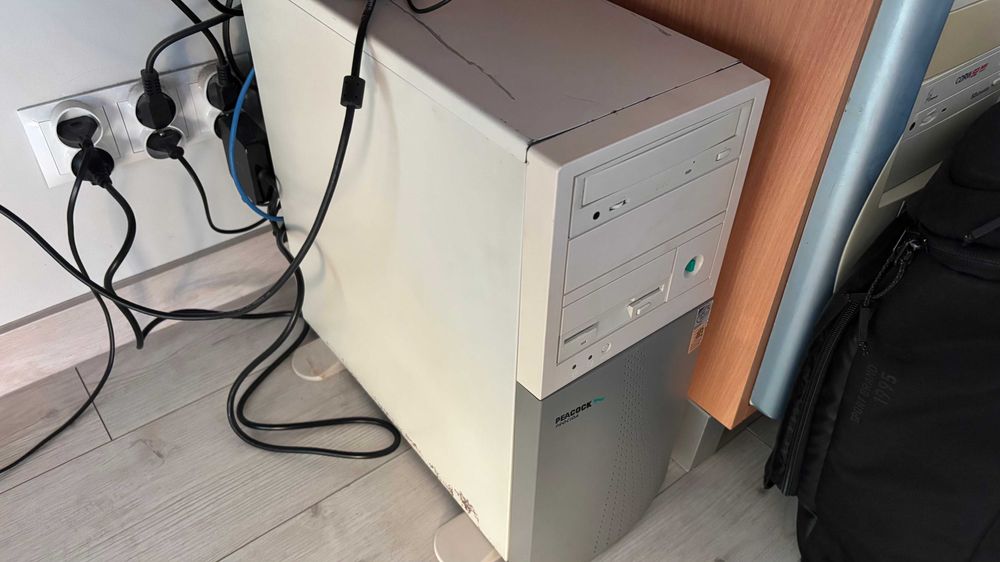 Komputer Pentium II 450Mhz 512MB Ram  Ati Rage 128GL Windows 98SE