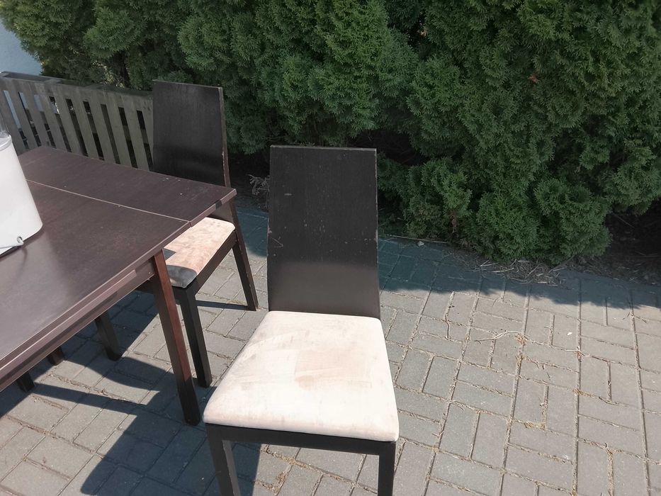 Meble, stół i krzesła