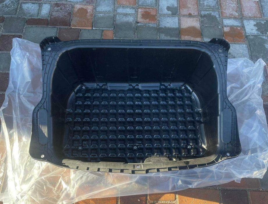 Корпус заднього багажника (корито) Tesla Model Y 1508656-00-Е