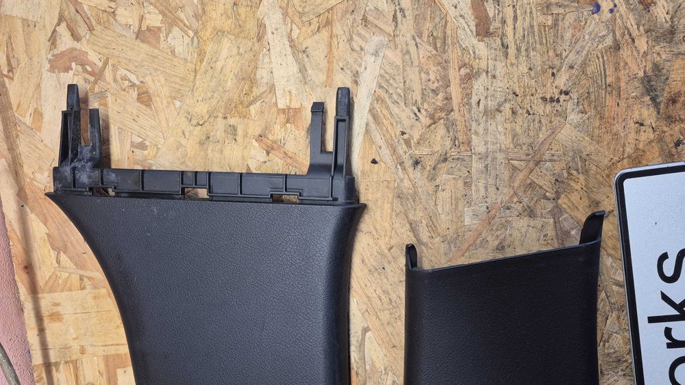 AUDI A4 B5 (8D)- Pilares B INFERIORES  1995 até 2001 - Cor: PRETOS