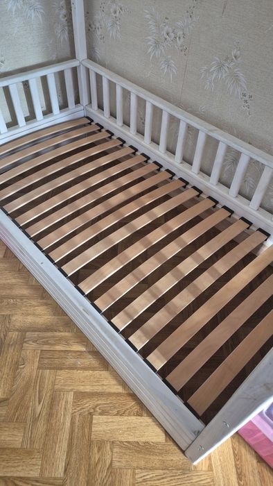 Продам дитяче ліжко-будиночок 160*80см.