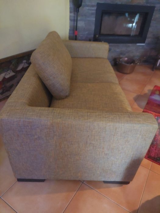 Sofá como novo em tecido mesclado amarelo torrado/azul