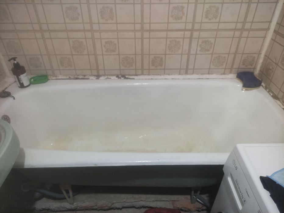 Віддам уживану чавуну ванну.