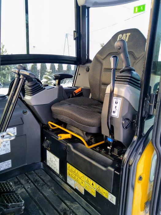 Minikoparka caterpillar 302.7 + wiertnica