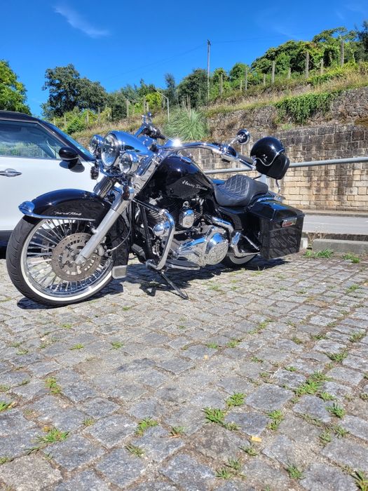 Harley Davidson Road king Chicano style