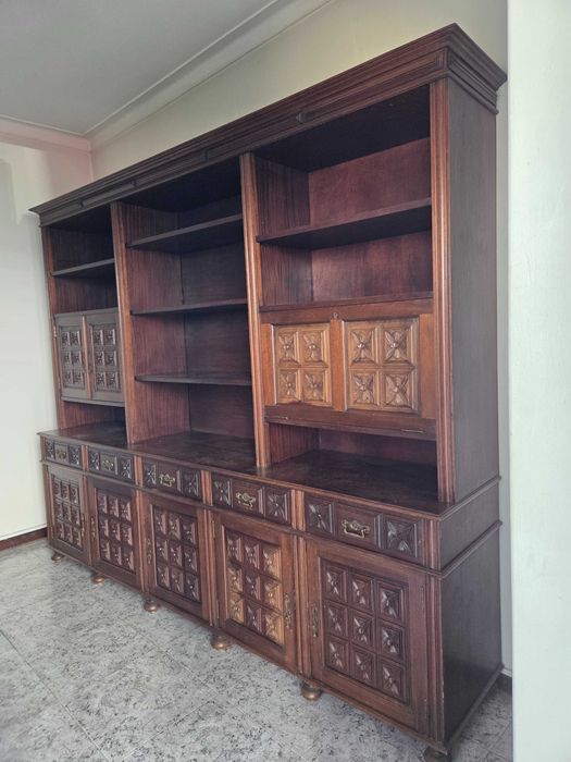 Móvel louceiro/estante de sala antigo em estilo rústico