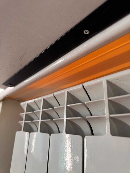 Кухонний стіл з одною ніжкою