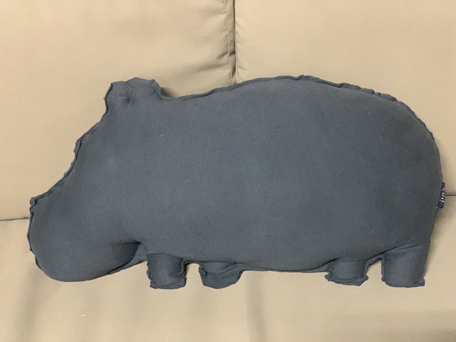 Almofada em forma de hipopótamo para quarto criança