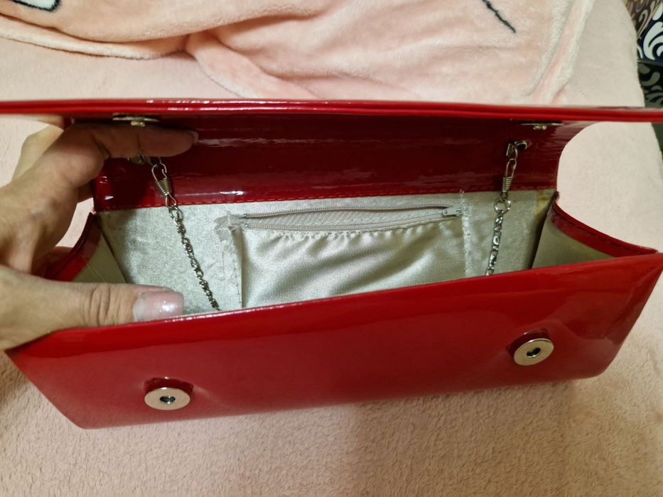 Червоний клатч лаковий новий ( 26см#11см)