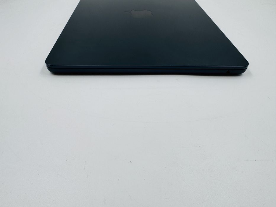 Засвіт Apple Macbook Air 13.6 M3 2024 16GB RAM 256GB SSD Midnight IL7450