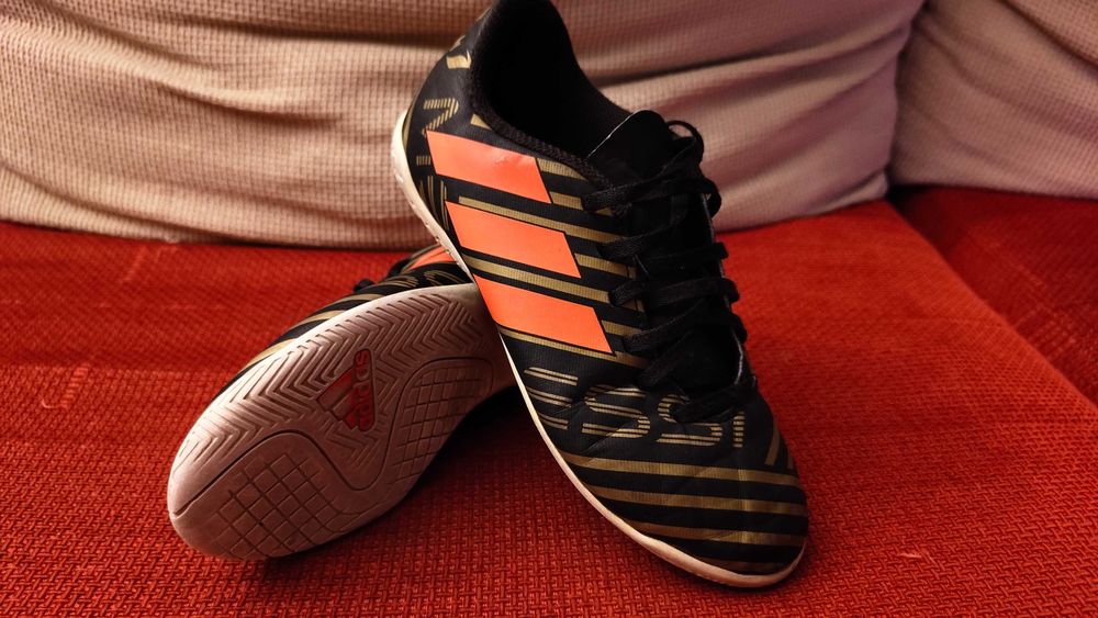 Chuteiras Adidas Messi (tamanho 34)
