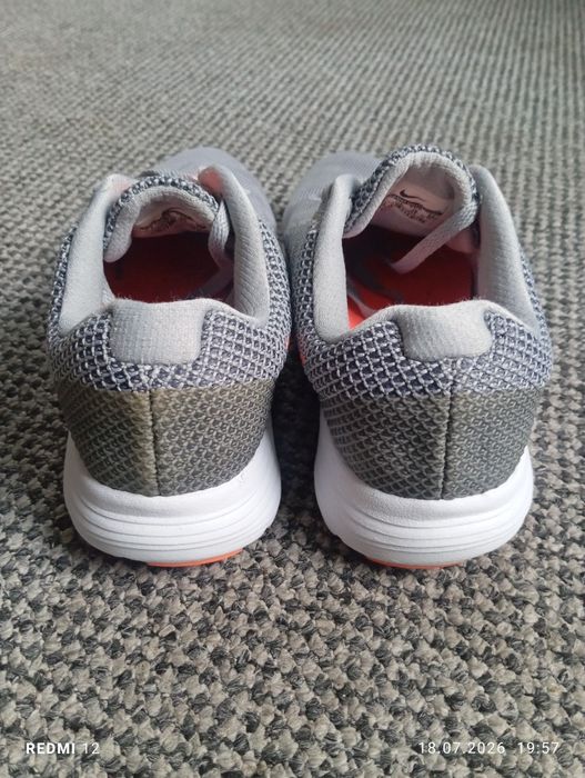 Buty damskie sportowe do biegania Nike Revolution 3 r. 38