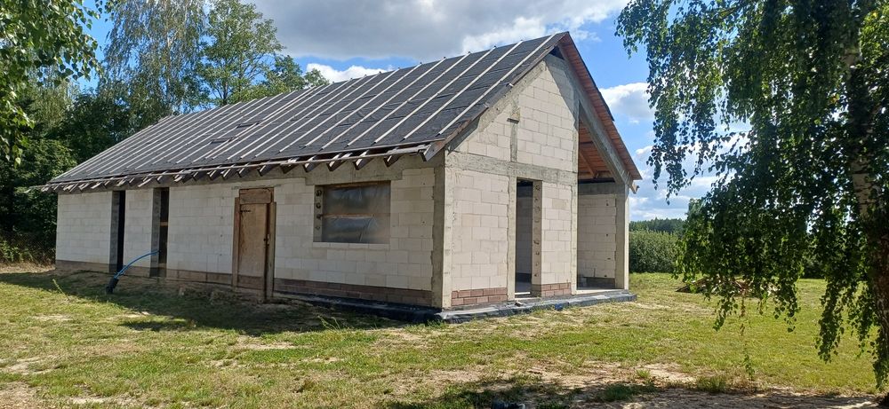 Dom parterowy z duza działka 2114m2