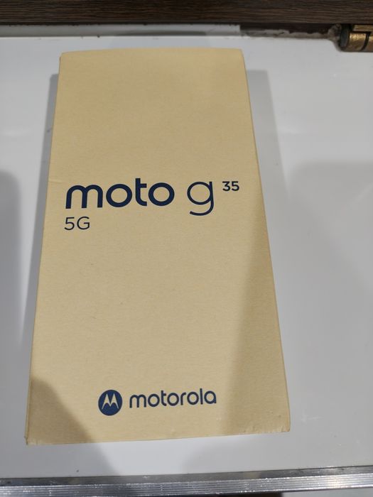 Sprzedam nowy telefon zaplombowany Motorola czerwona