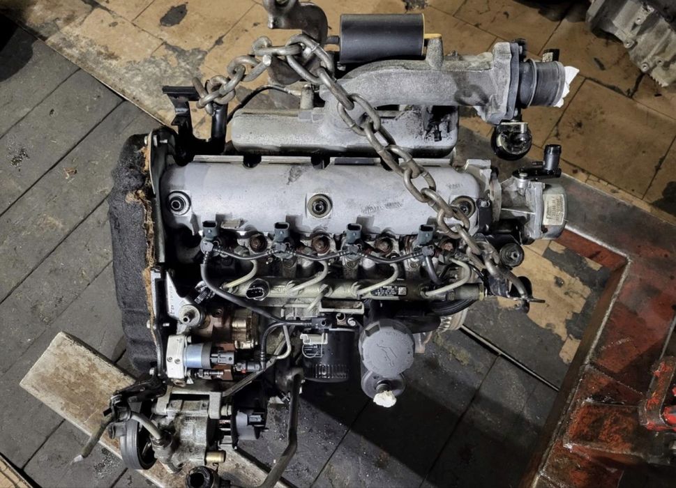 двигун мотор двигатель opel vivaro renault trafic master 1.9 dci F9Q