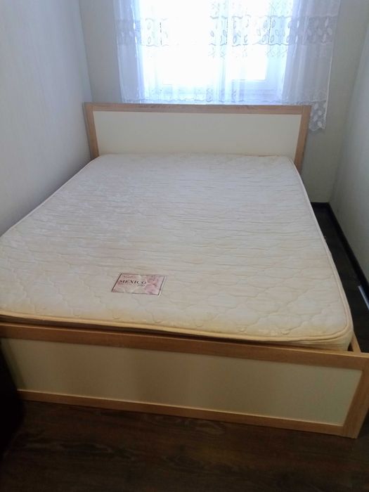 Ліжко для спальні