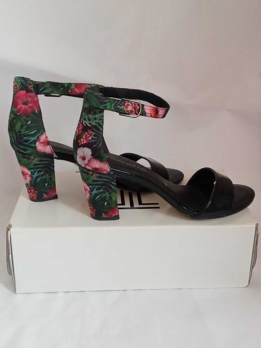 Вишукані босоніжки Tamaris р.41