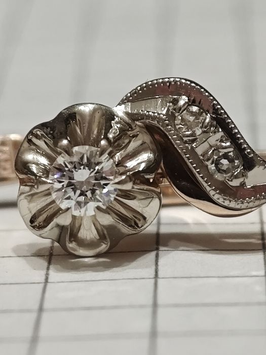 Золоті сережки, з діамантами, 583 проба.