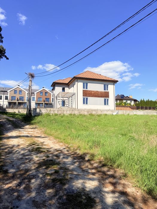 Продаж будинку  261 м2 , Лесники, р-н Стежки, є укриття