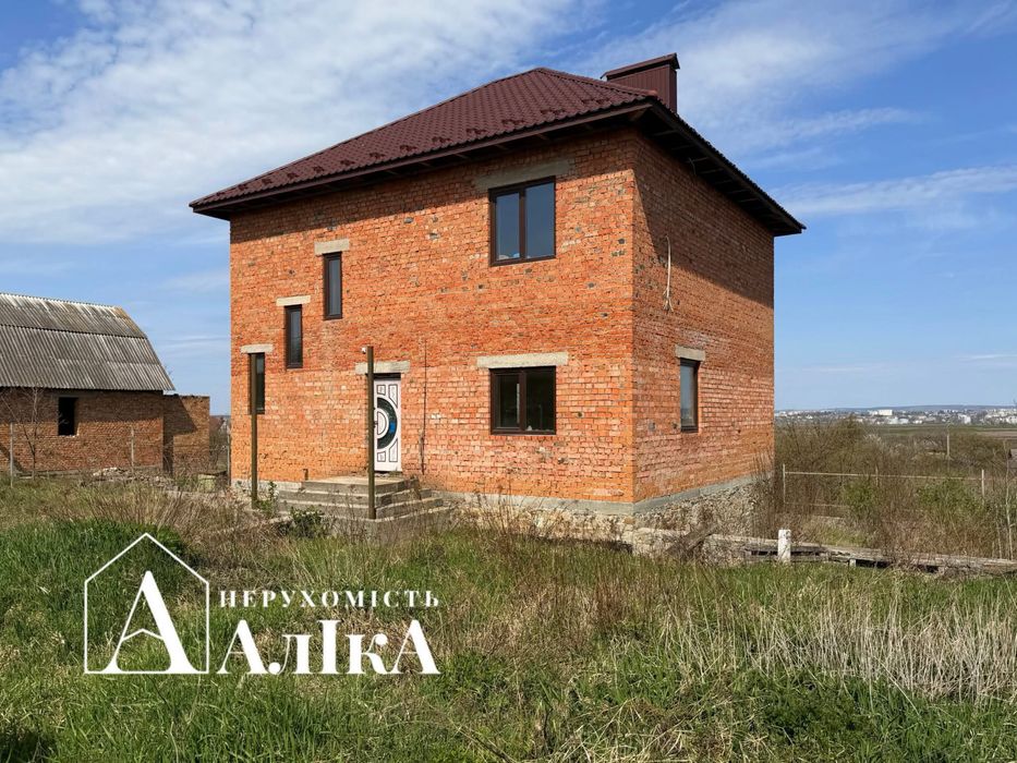 В продажі новий будинок повністю готовий до ремонту!