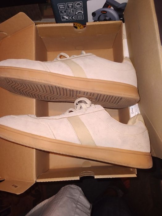 Sprzedam męskie wygodne buty 42