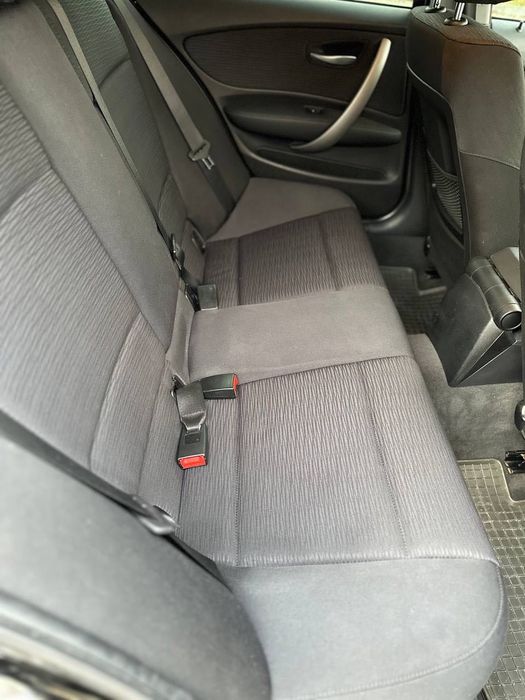 Автомобіль BMW 1 Series 2009