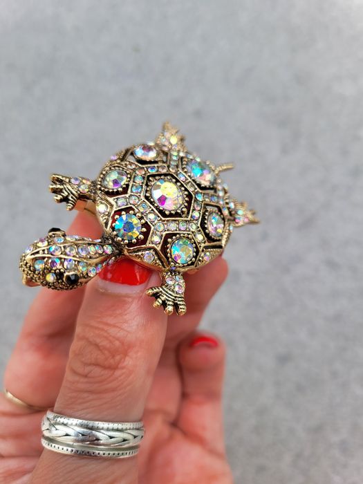 Broszka żółw z kamyczkami