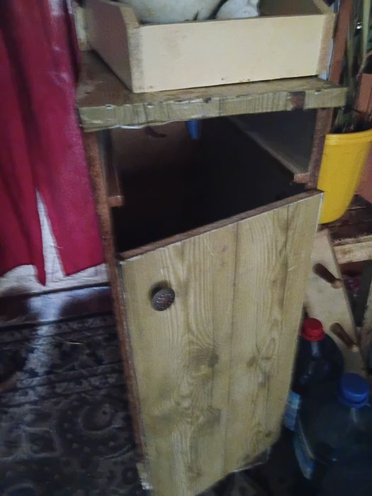 Отдам срочно  шкафчик напольный