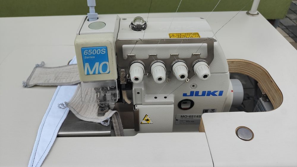 Maszyna krawiecka owerlok juki