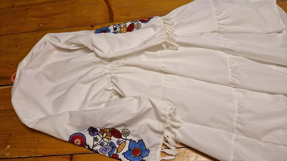 Продам сукню з вишивкою в ідеальному стані