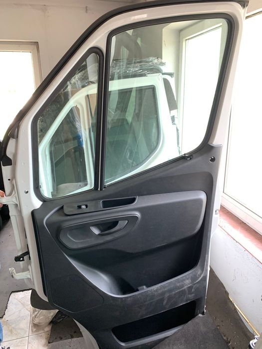 Drzwi przednie prawe Mercedes-Benz Sprinter 907 Różne kolory