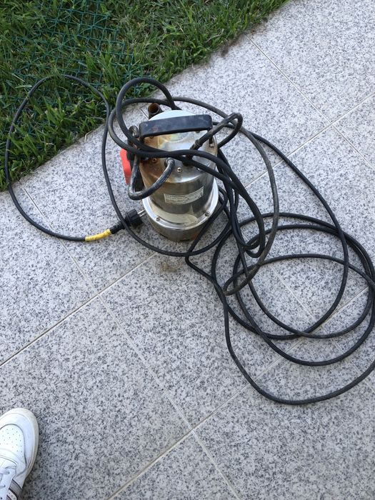 Bomba de águas sujas avariada