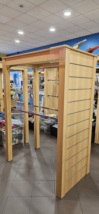 Expositor de roupa para loja