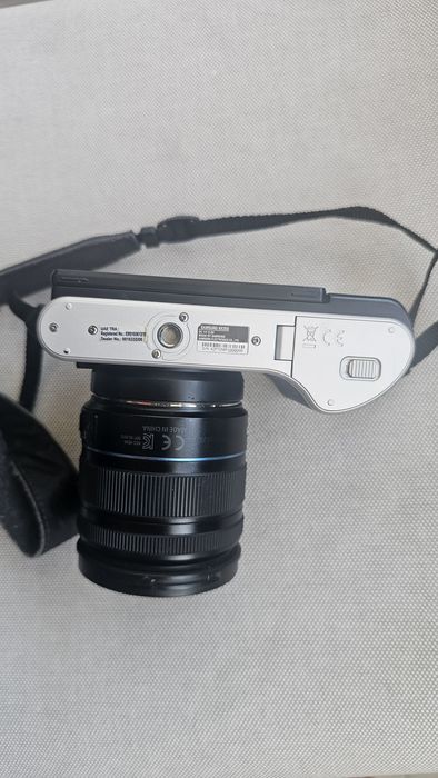 Samsung NX300 + Lente 18-55mm OIS |