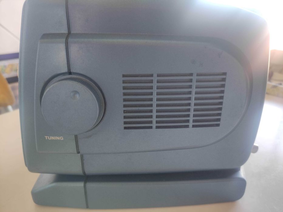 Televisão portátil preto branco