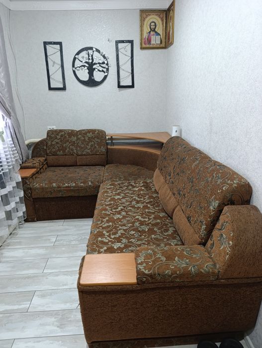 Диван кутовий із столиком