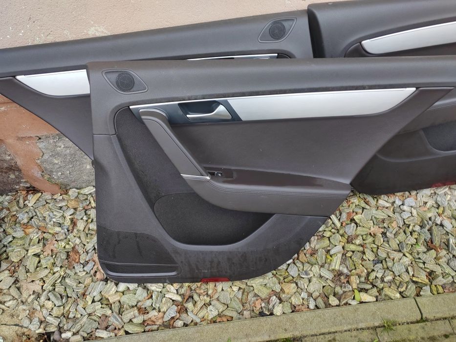 Tapicerka drzwi tył prawa vw Passat b7 sedan brąz,