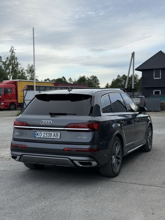 Audi q7.
