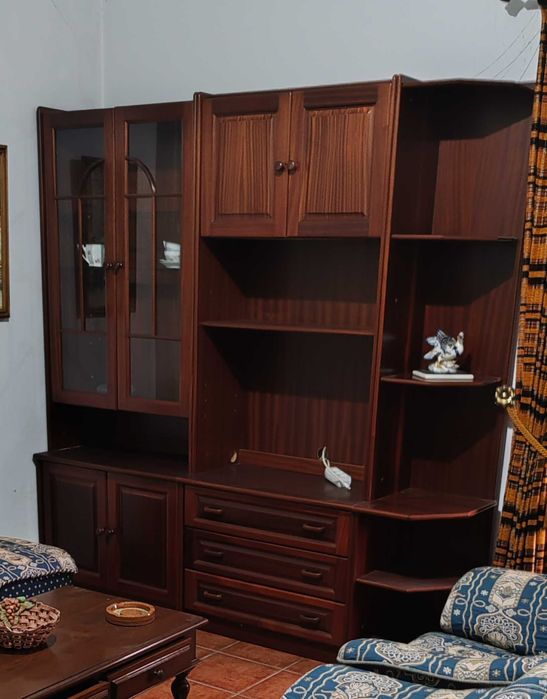 Móvel de Sala com Vitrine + Mesa de Centro em Madeira