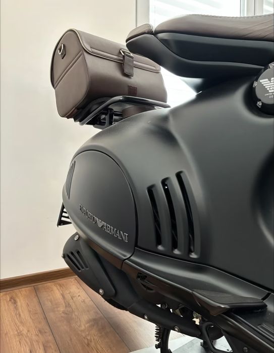Vespa 946 Emporio Armani